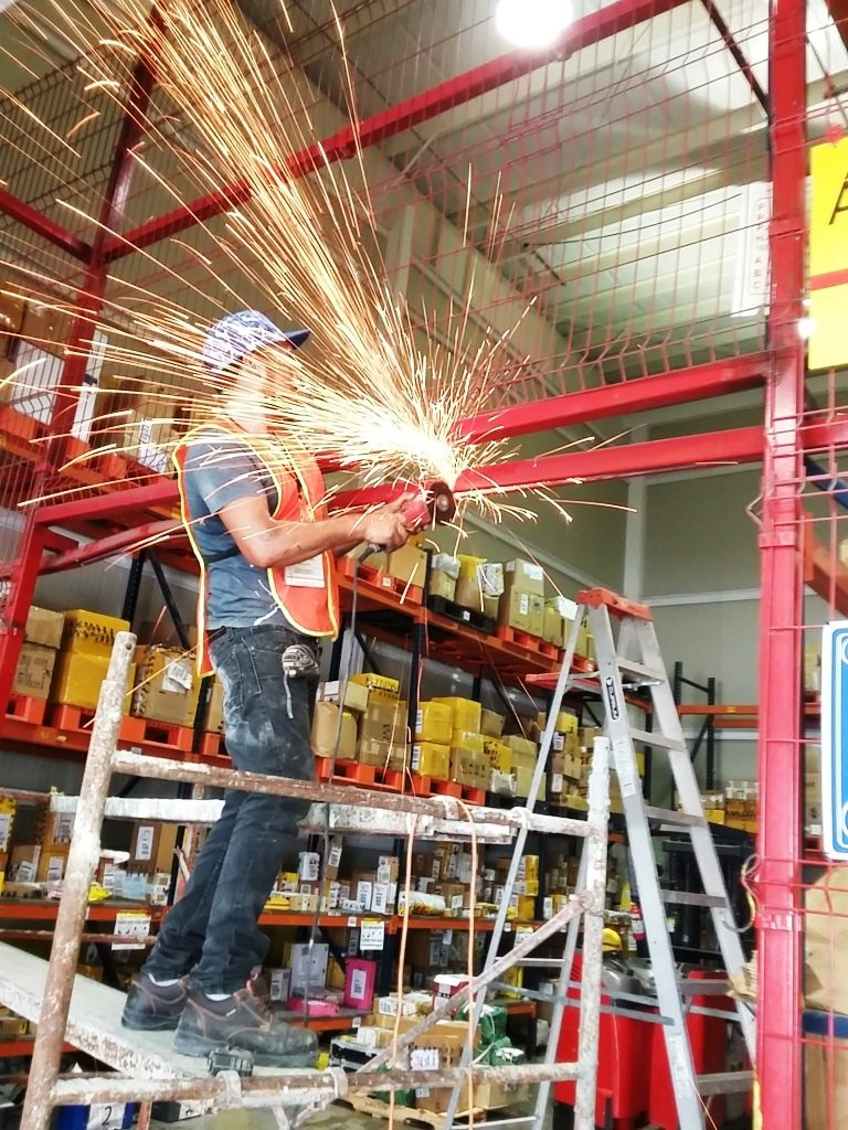 Trabajo de soldadura en estructura metálica